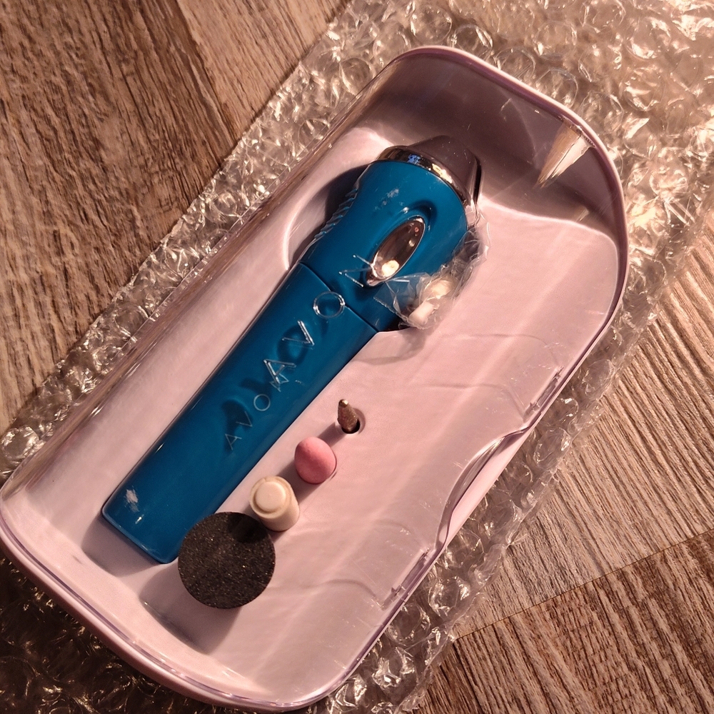 NWT! AVON Manicure Kit